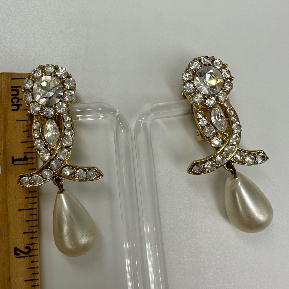 Vintage Faux Drop Pearl Rhinestone clip earrings - Picture 5 of 7